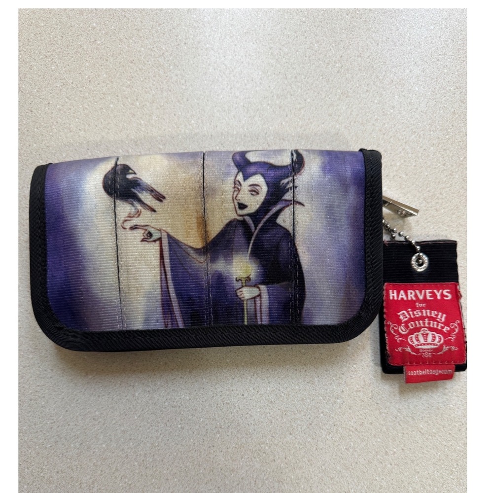 Harveys Disney Couture Sleeping Beauty Maleficent Aurora Seatbelt Zip Wallet